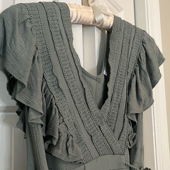 Baltic Born Jennifer Deep V Maxi Dress, Sage Green Size M - Picture 11 of 13